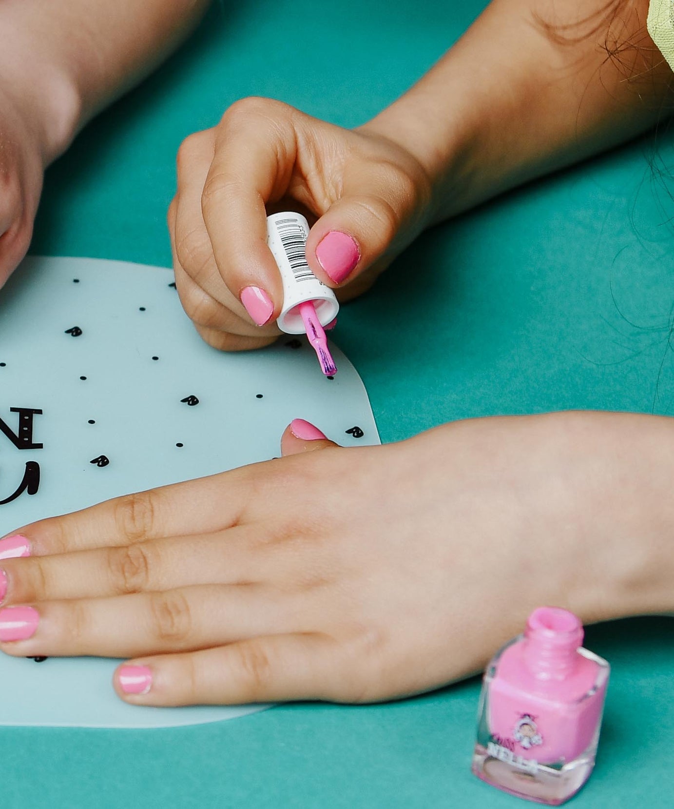 Miss Nella - Кораллово-розовый блестящий съемный лак для ногтей