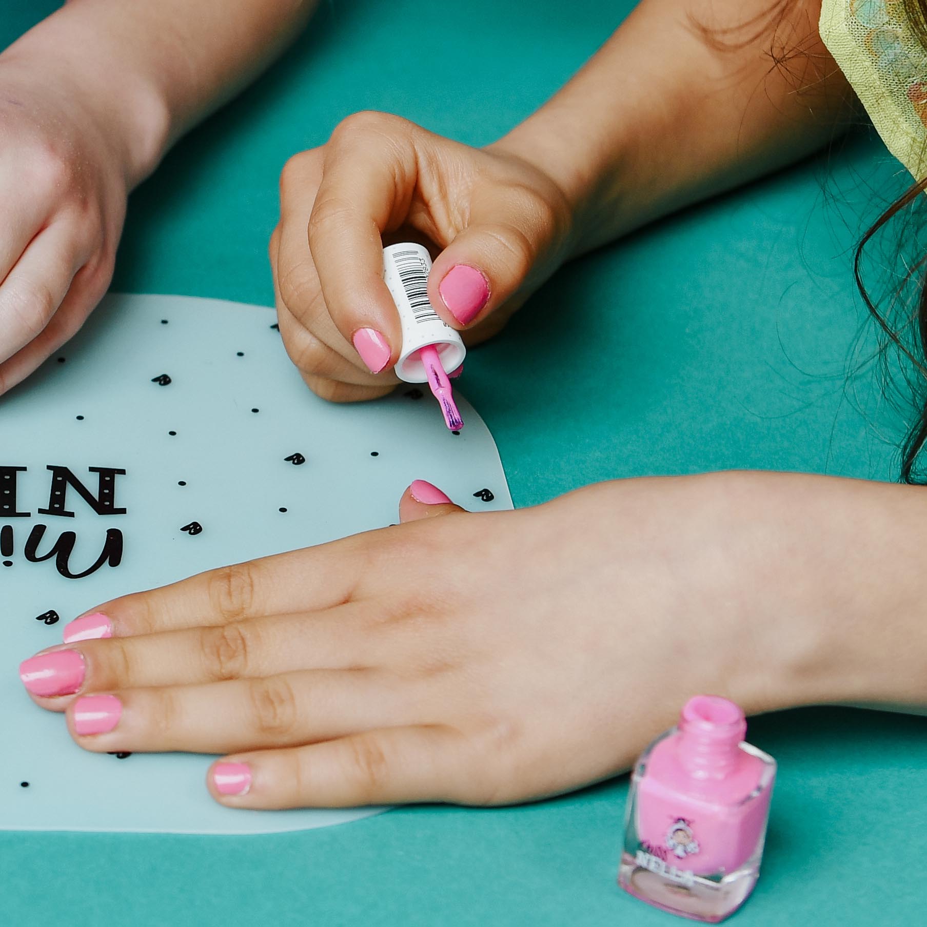 Miss Nella - Кораллово-розовый блестящий съемный лак для ногтей