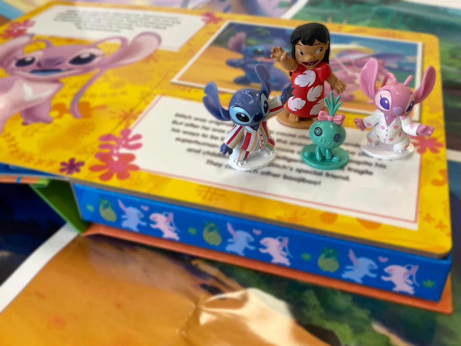 Phidal - Книга с английскими активностями и историями с фигуркой Stitch