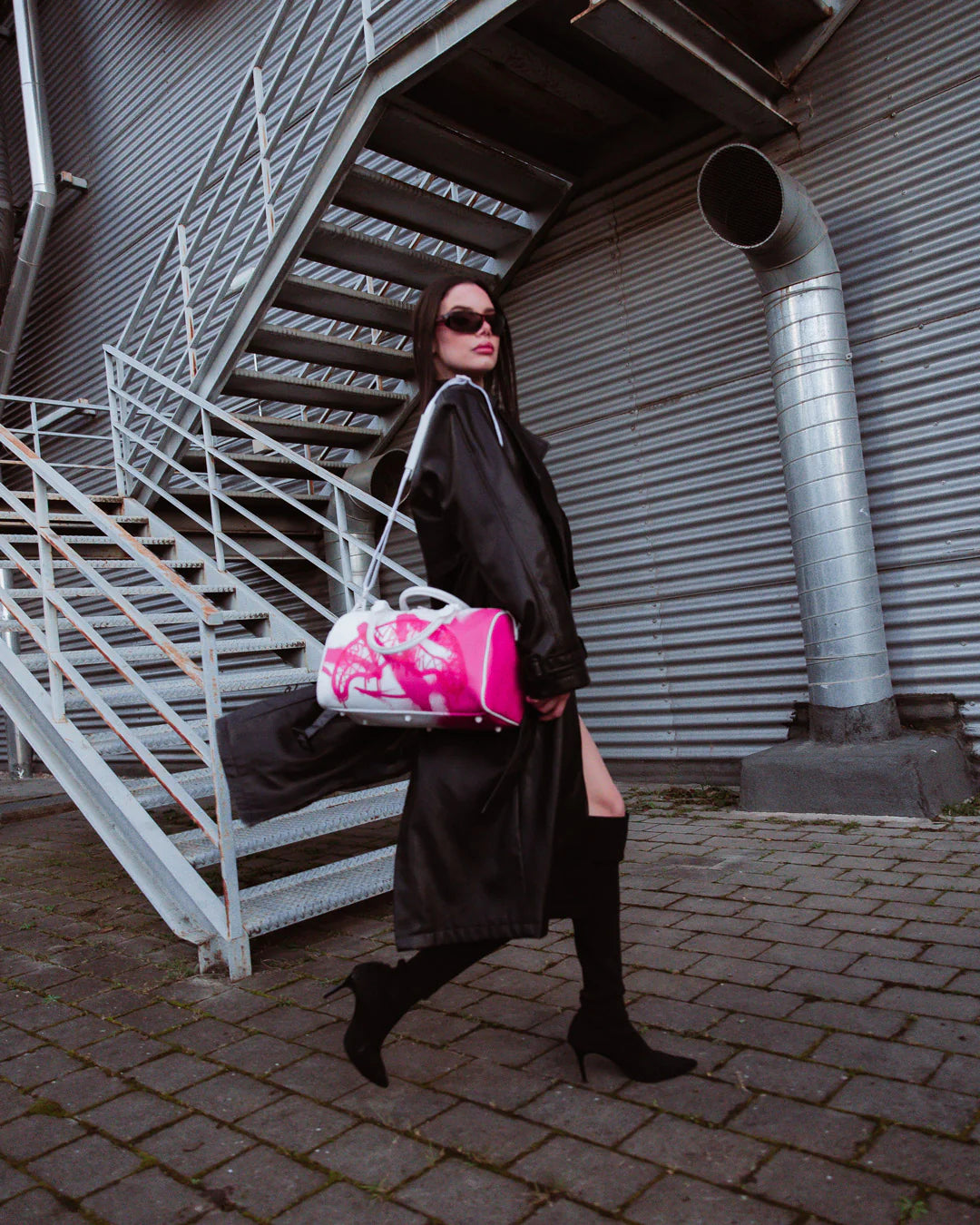 Sprayground — розово-белая сумка Storm для руки и плеча