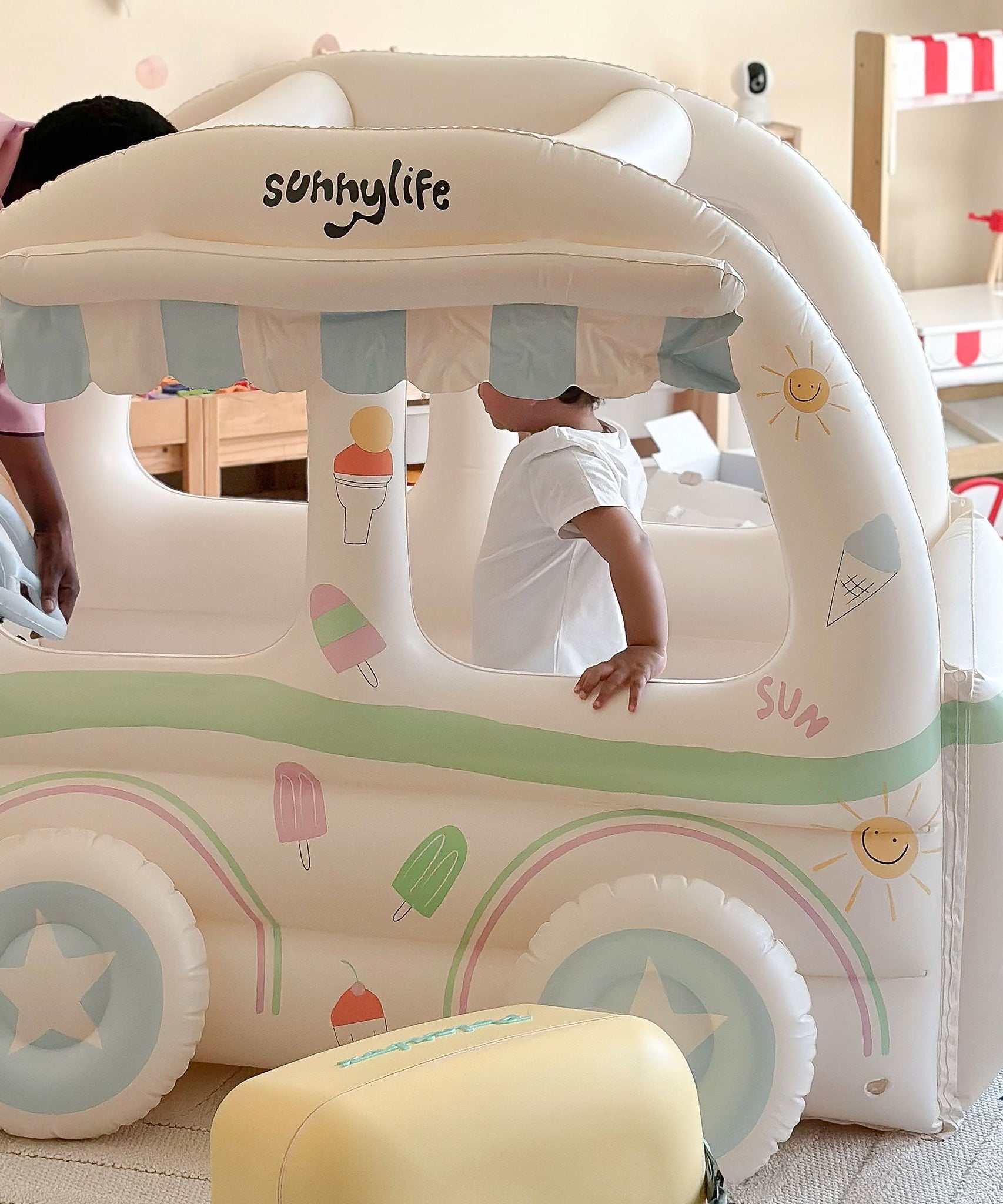 Sunnylife - Детский пляжный и садовый надувной игровой набор "Мороженщик"