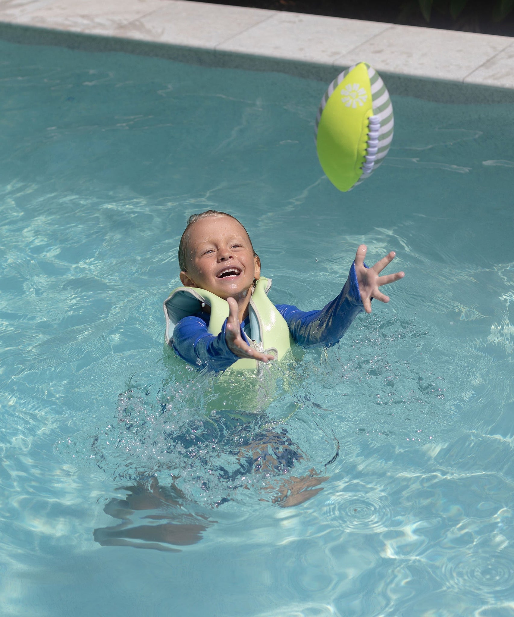 Sunnylife - Неопреновый мягкий пляжный мяч