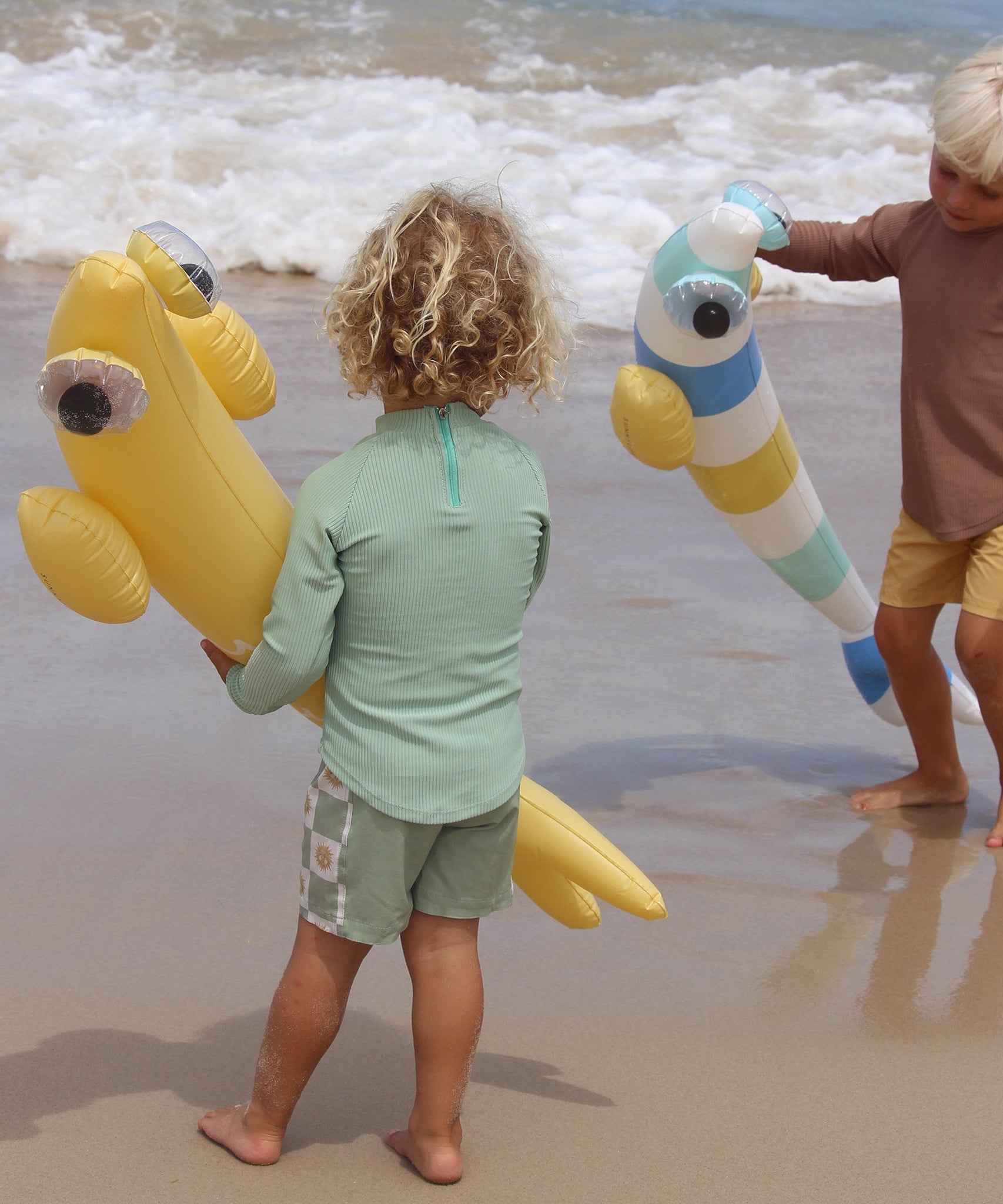 Sunnylife - Надувной плавательный аксессуар для моря и бассейна Balık Finn