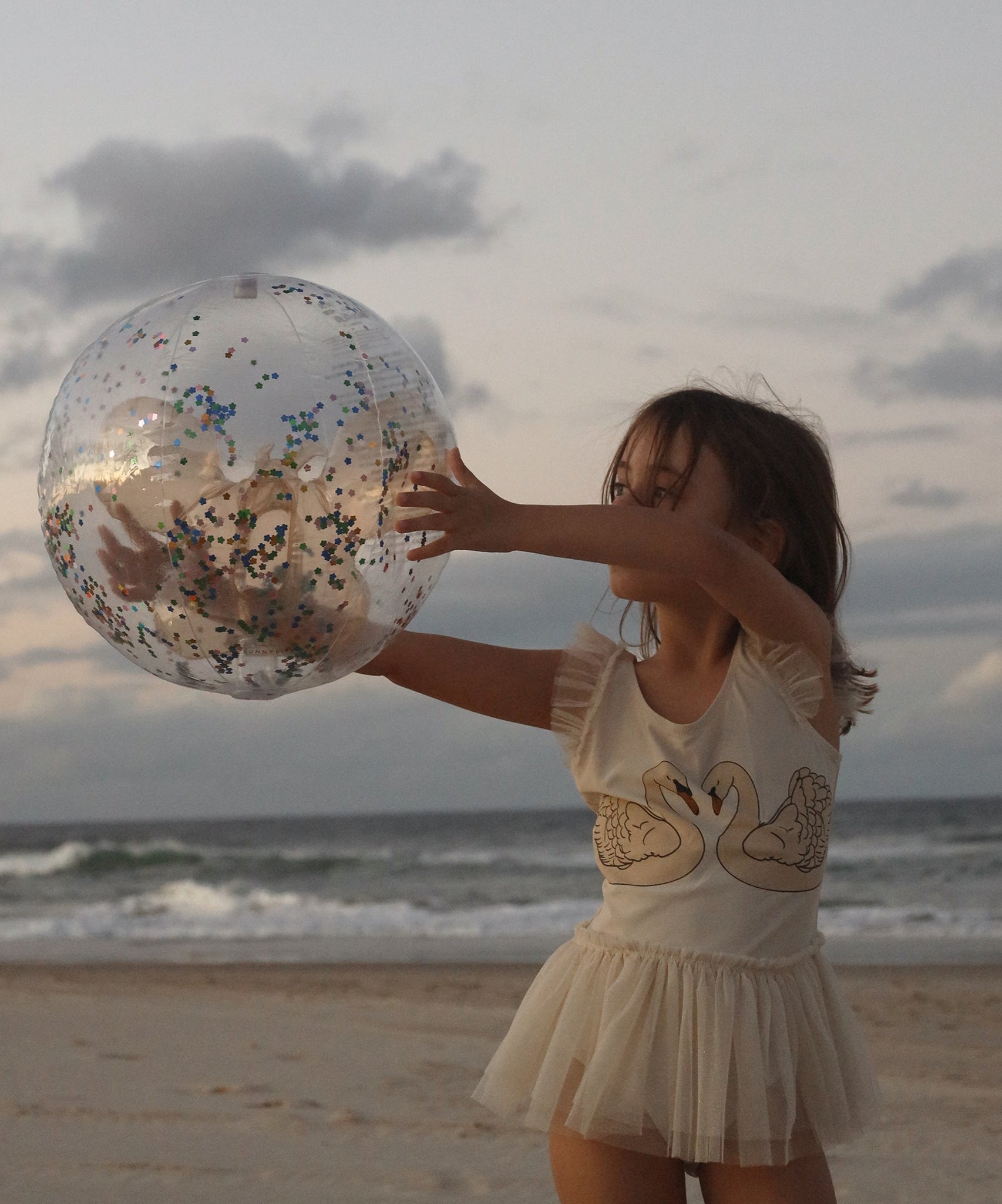 Sunnylife - 3D Надувной пляжный мяч Cotton Candy